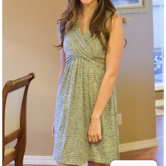 XS like new nursing/breastfeeding/maternity dress - Picture 2 of 11